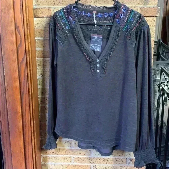 Free People women’s shirt. - Picture 2 of 3
